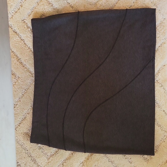 Simply Vera Vera Wang charcoal skirt. EUC! Ptp 19" Lgth 18.5" Extra Large - Picture 4 of 15